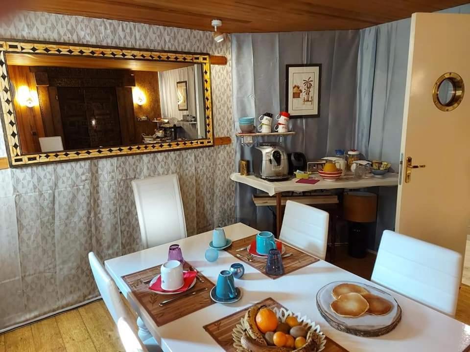 Couette-café Péniche D'hôtes *