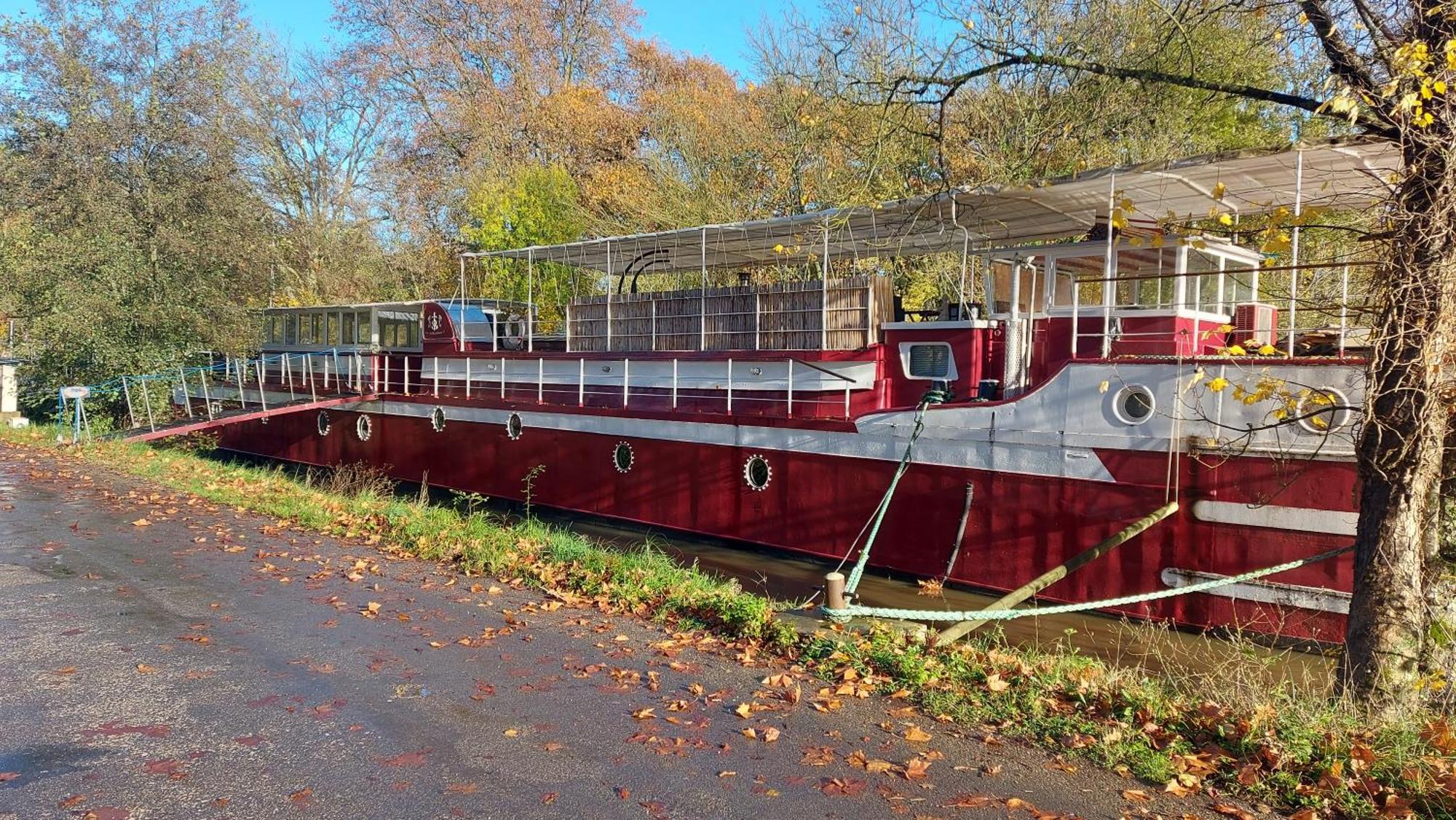 Péniche D'hôtes Couette-café Dole